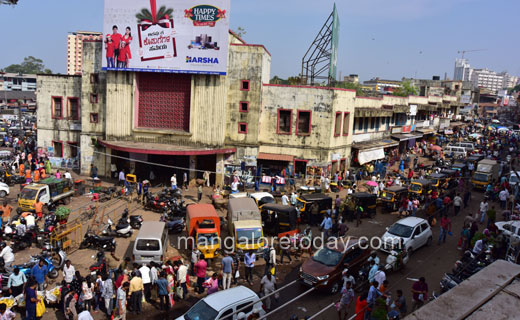 Fish market2